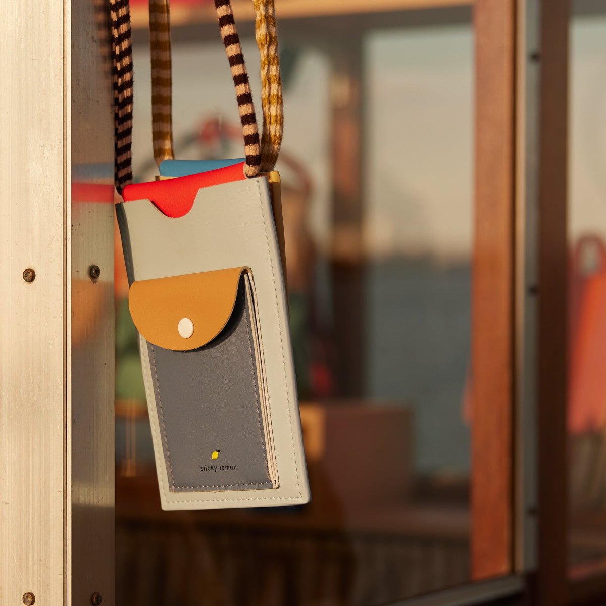 Kapsička na mobil STICKY LEMON Zissou Blue | Stylové doplňky pro děti a ženy | Lavly.cz