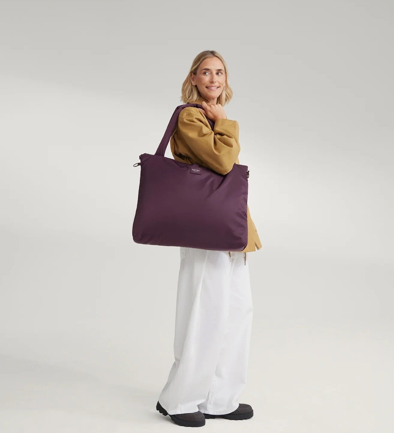 Přebalovací taška STUDIO NOOS Burgundy Technical Puffy | Lavly.cz