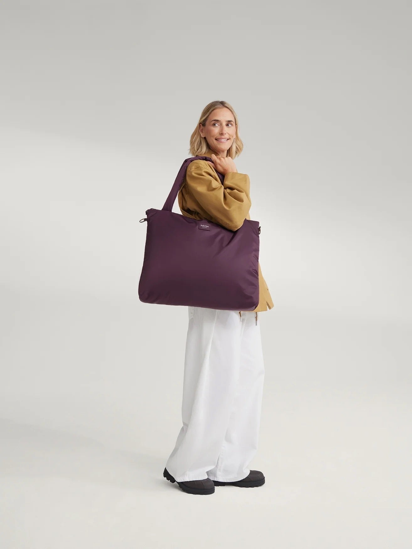 Přebalovací taška STUDIO NOOS Burgundy Technical Puffy | Lavly.cz