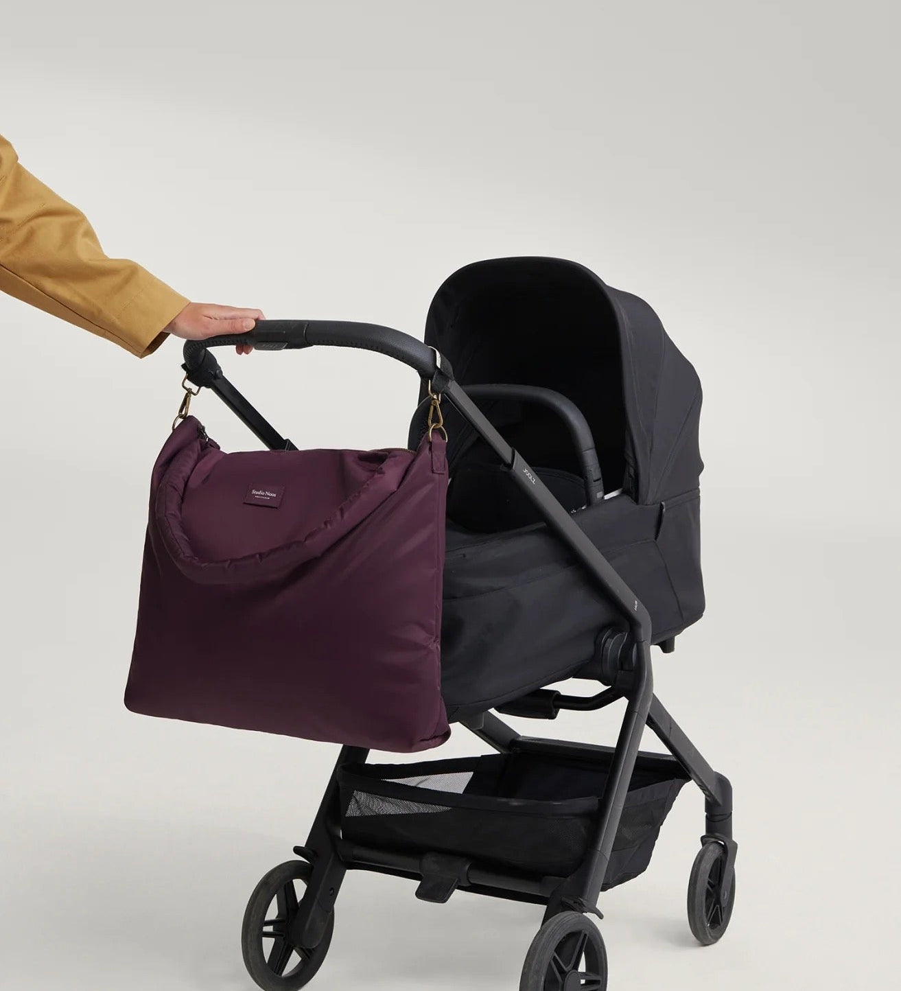 Přebalovací taška STUDIO NOOS Burgundy Technical Puffy | Lavly.cz