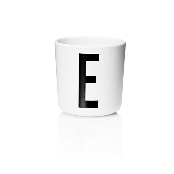Detský personalizovaný téglik s písmenom DESIGN LETTERS
