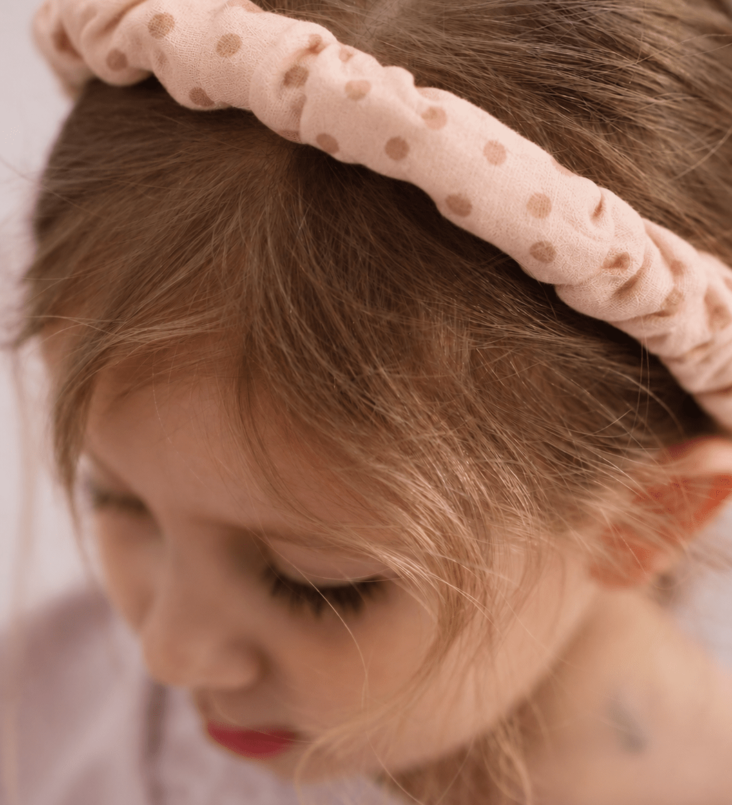 Čelenka MRS. ERTHA Blush Dots | Lavly.cz