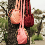 Crossbody kabelka se stahováním THE STICKY SIS CLUB Tulip Pink | Lavly.cz
