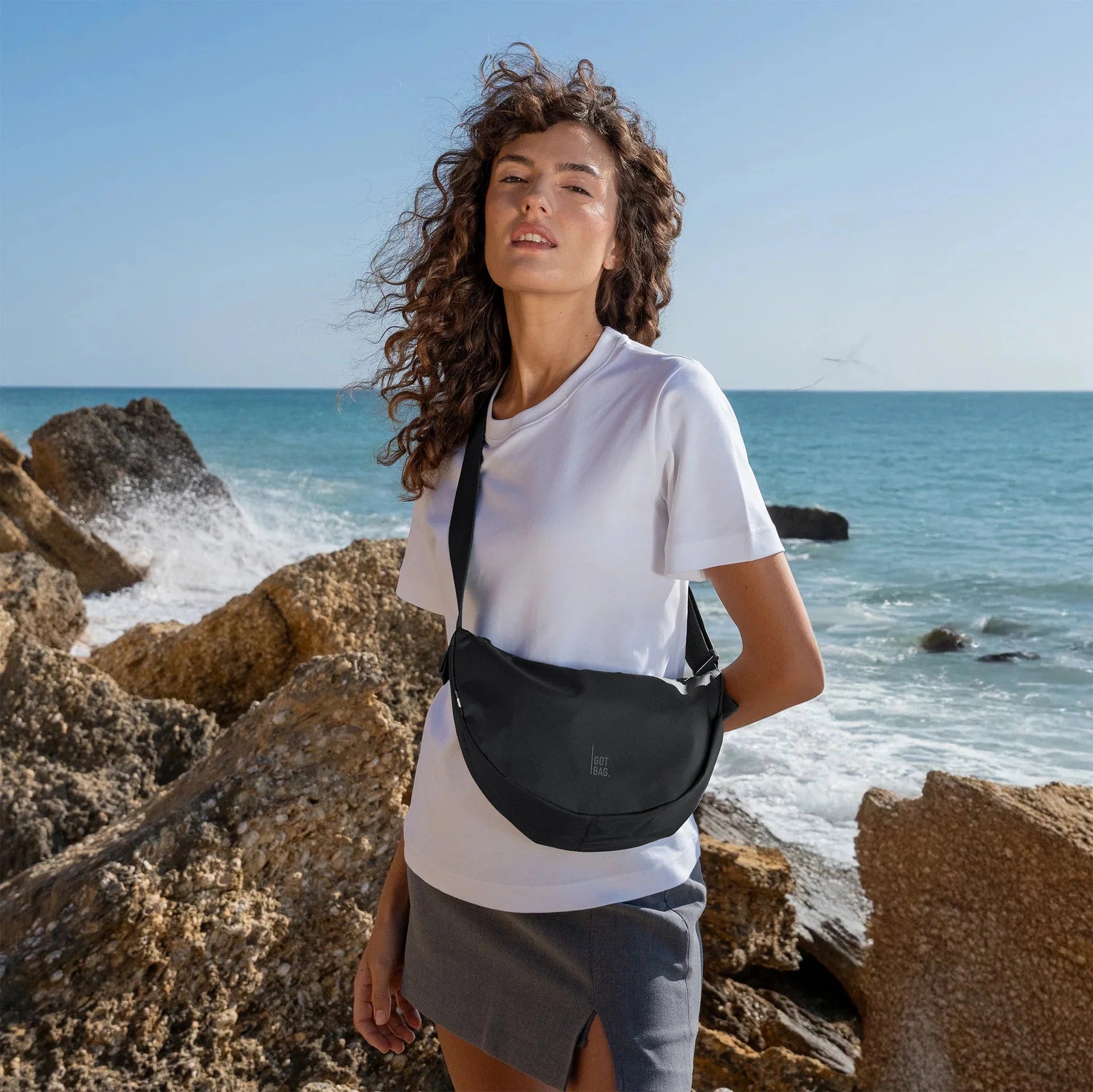 Crossbody ledvinka GOT BAG Moon Small Black | Lavly.cz