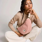Crossbody ledvinka HINDBAG Andrea Teddy Powder Pink | Lavly.cz