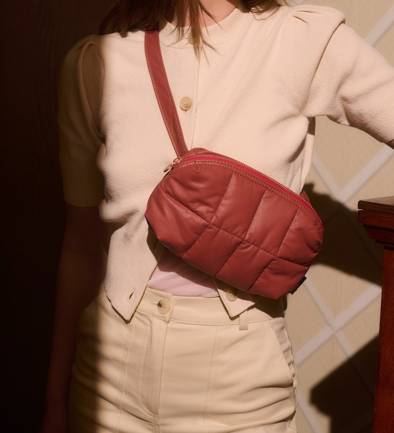 Crossbody ledvinka TINNE+MIA Cilou Red Wood | Lavly.cz