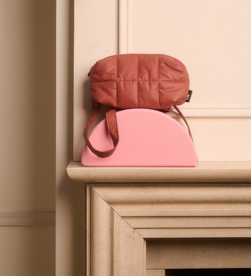 Crossbody ledvinka TINNE+MIA Cilou Red Wood | Lavly.cz