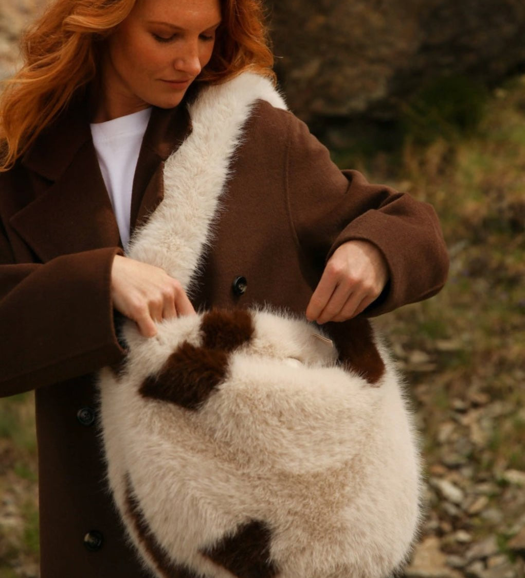 Crossbody taška STUDIO NOOS Holy Cow Faux Fur | Lavly.cz