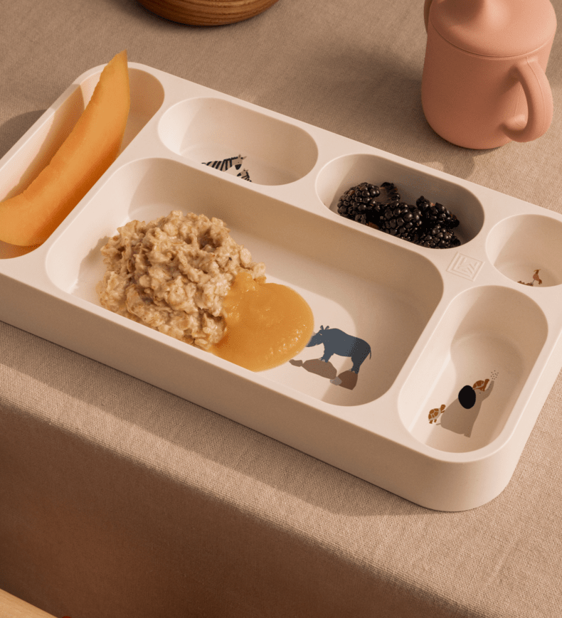 Dělený talíř LIEWOOD Mosu Peach / Sea Shell | Stylové doplňky pro děti a ženy | Lavly.cz