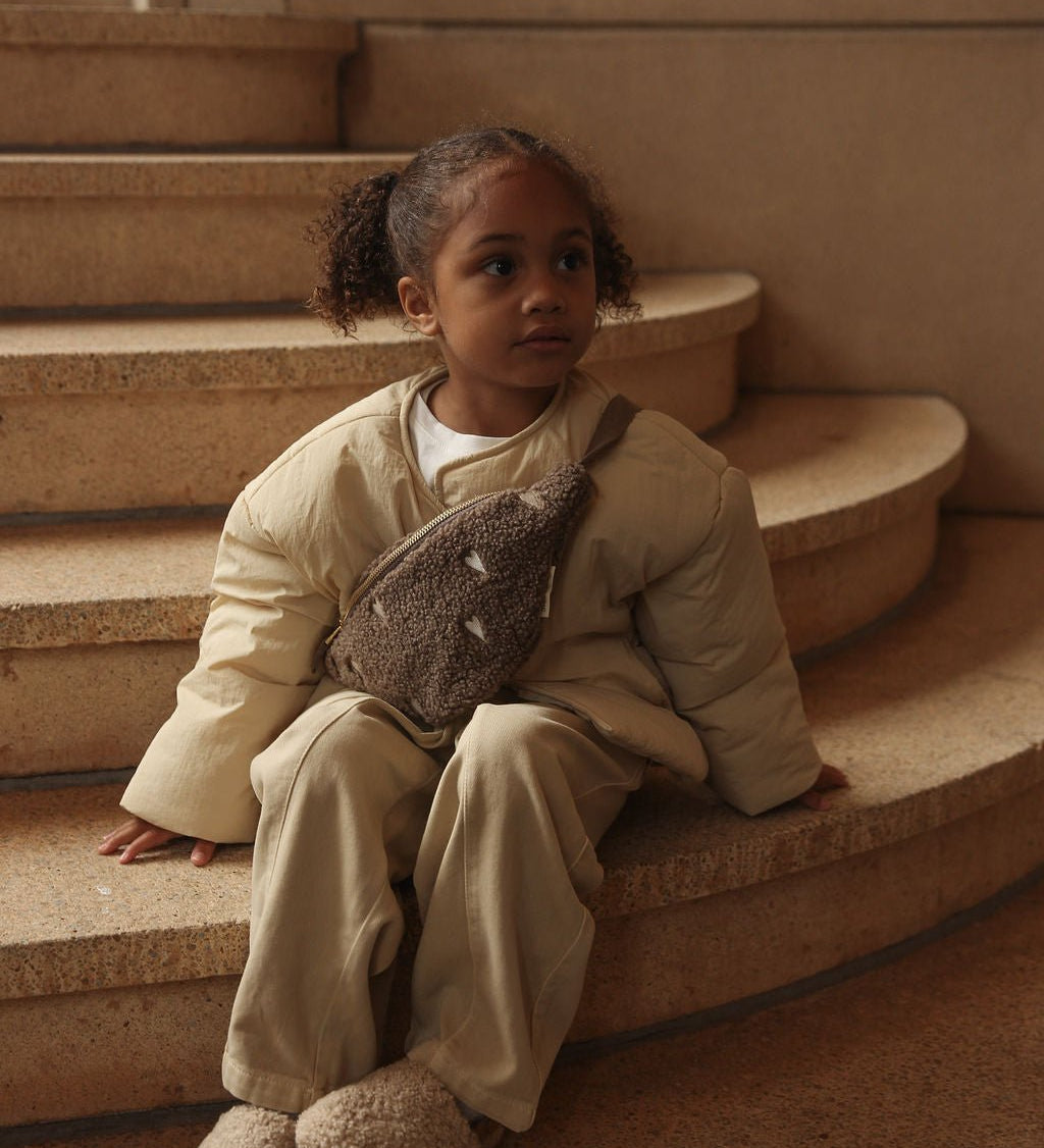 Dětská crossbody ledvinka STUDIO NOOS Teddy Brown Hearts | Stylové doplňky pro děti a ženy | Lavly.cz