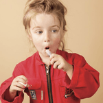 Dětský lesk na rty NAILMATIC Rollette Černý rybíz | Stylové doplňky pro děti a ženy | Lavly.cz