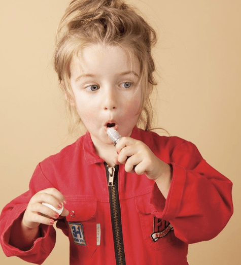 Dětský lesk na rty NAILMATIC Rollette Černý rybíz | Stylové doplňky pro děti a ženy | Lavly.cz