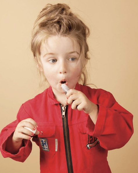 Dětský lesk na rty NAILMATIC Rollette Černý rybíz | Stylové doplňky pro děti a ženy | Lavly.cz