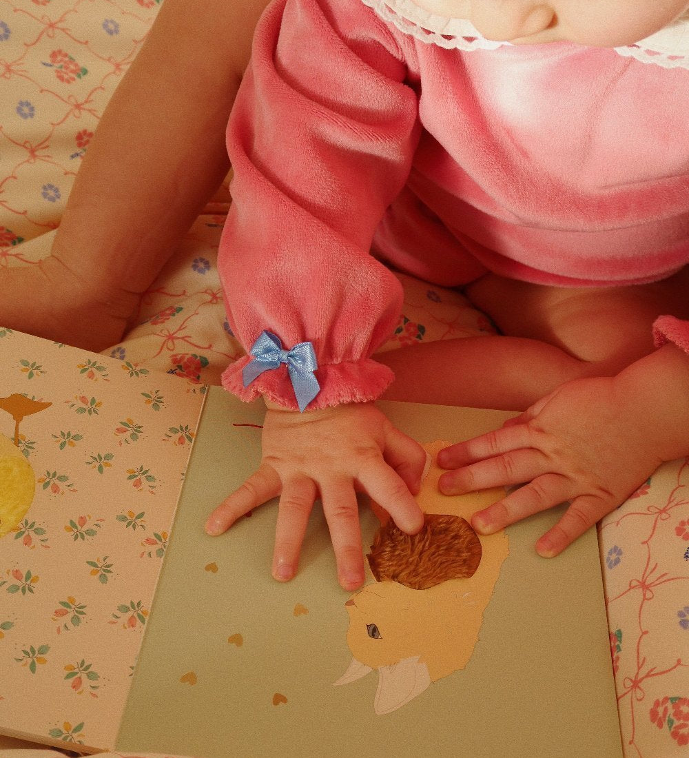 Dotyková knížka KONGES SLOJD | Stylové doplňky pro děti a ženy | Lavly.cz