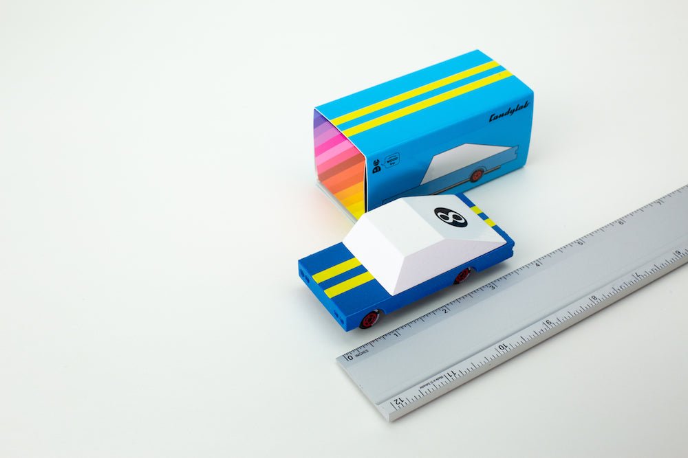 Dřevěné autíčko CANDYLAB Candycar Blue Racer 8 | Stylové doplňky pro děti a ženy | Lavly.cz