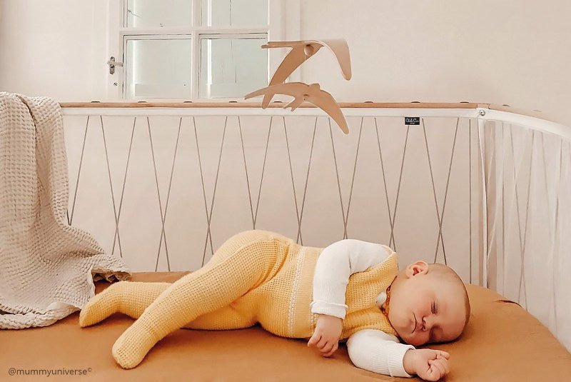 Dřevěné vlaštovky nad postýlku CHARLIE CRANE Kano | Stylové doplňky pro děti a ženy | Lavly.cz