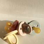 Dudlíky KONGES SLOJD Classic Light Green (velikosti) | Stylové doplňky pro děti a ženy | Lavly.cz