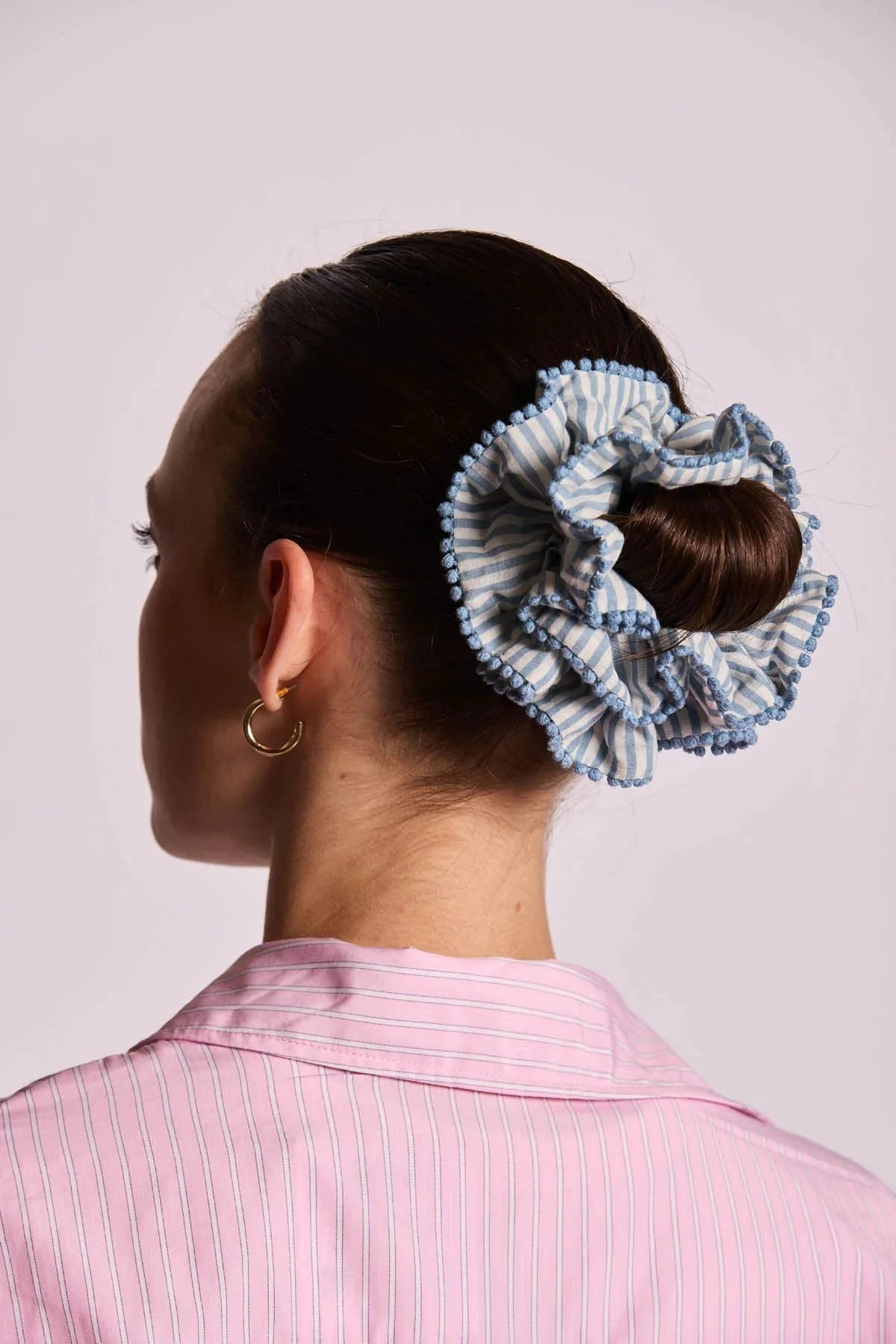 Gumička scrunchie HINDBAG Blue Stripes | Lavly.cz