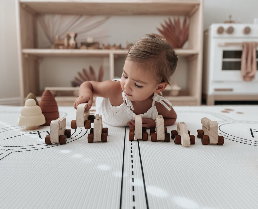 Hrací podložka LITTLE BOT Country Road Nordic + Stripe | Stylové doplňky pro děti a ženy | Lavly.cz