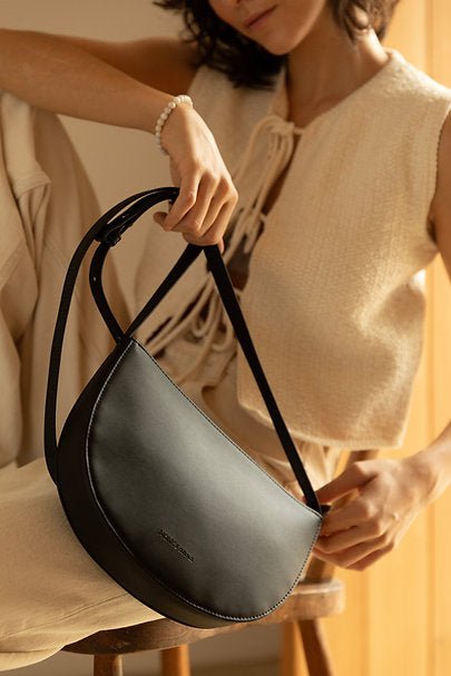 Kabelka MONK&ANNA Farou Half Moon Black | Stylové doplňky pro děti a ženy | Lavly.cz