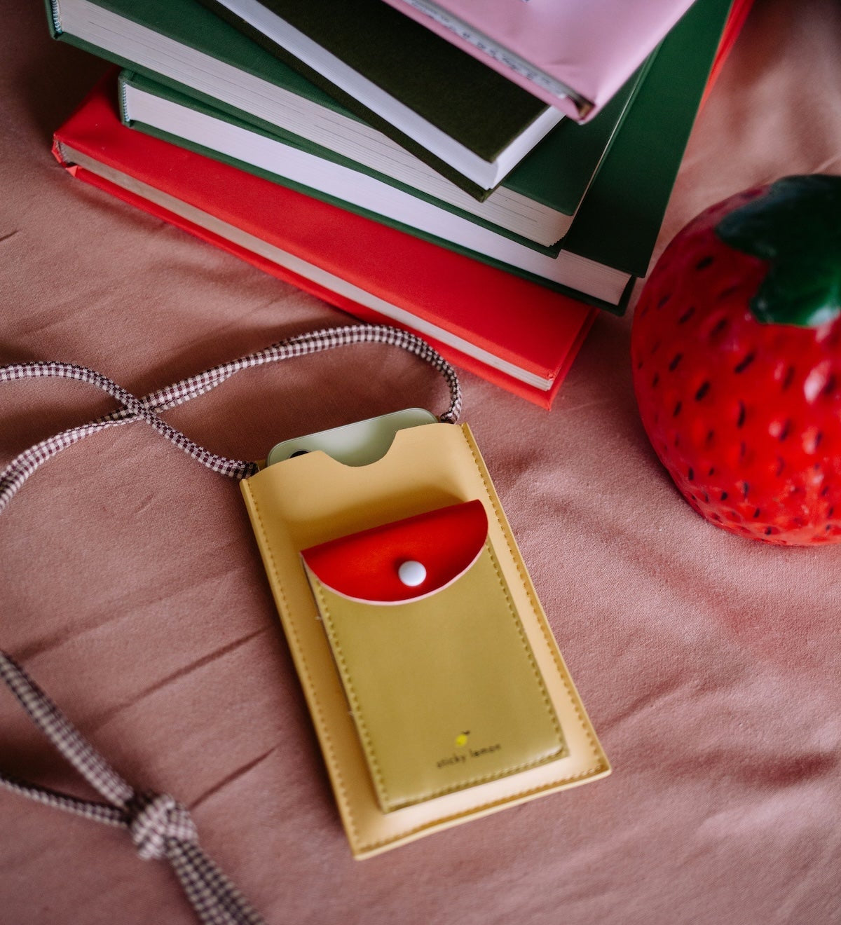 Kapsička na mobil STICKY LEMON Apple Juice | Lavly.cz