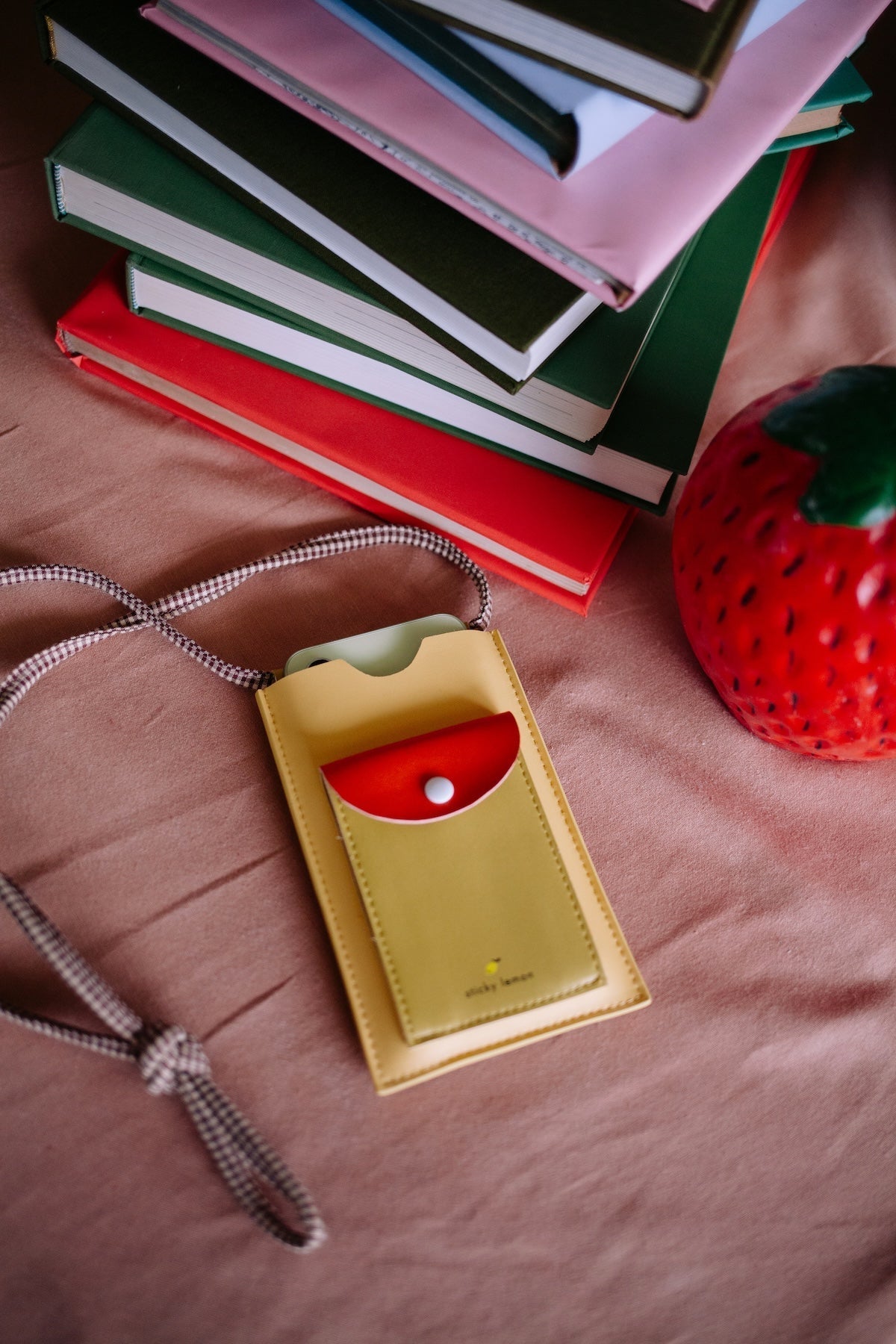 Kapsička na mobil STICKY LEMON Apple Juice | Lavly.cz