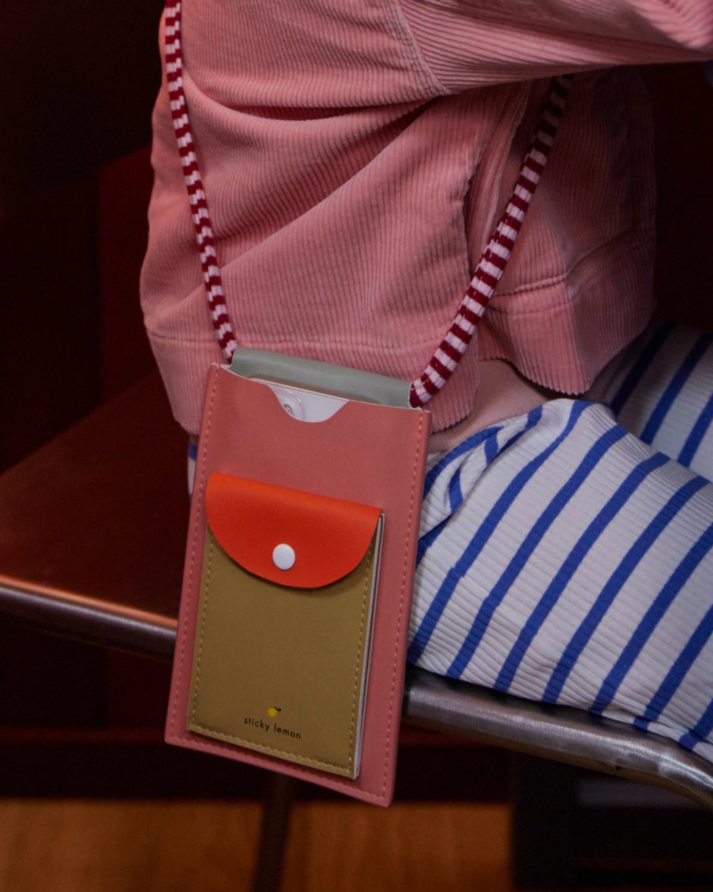 Kapsička na mobil STICKY LEMON Coral Pink | Stylové doplňky pro děti a ženy | Lavly.cz