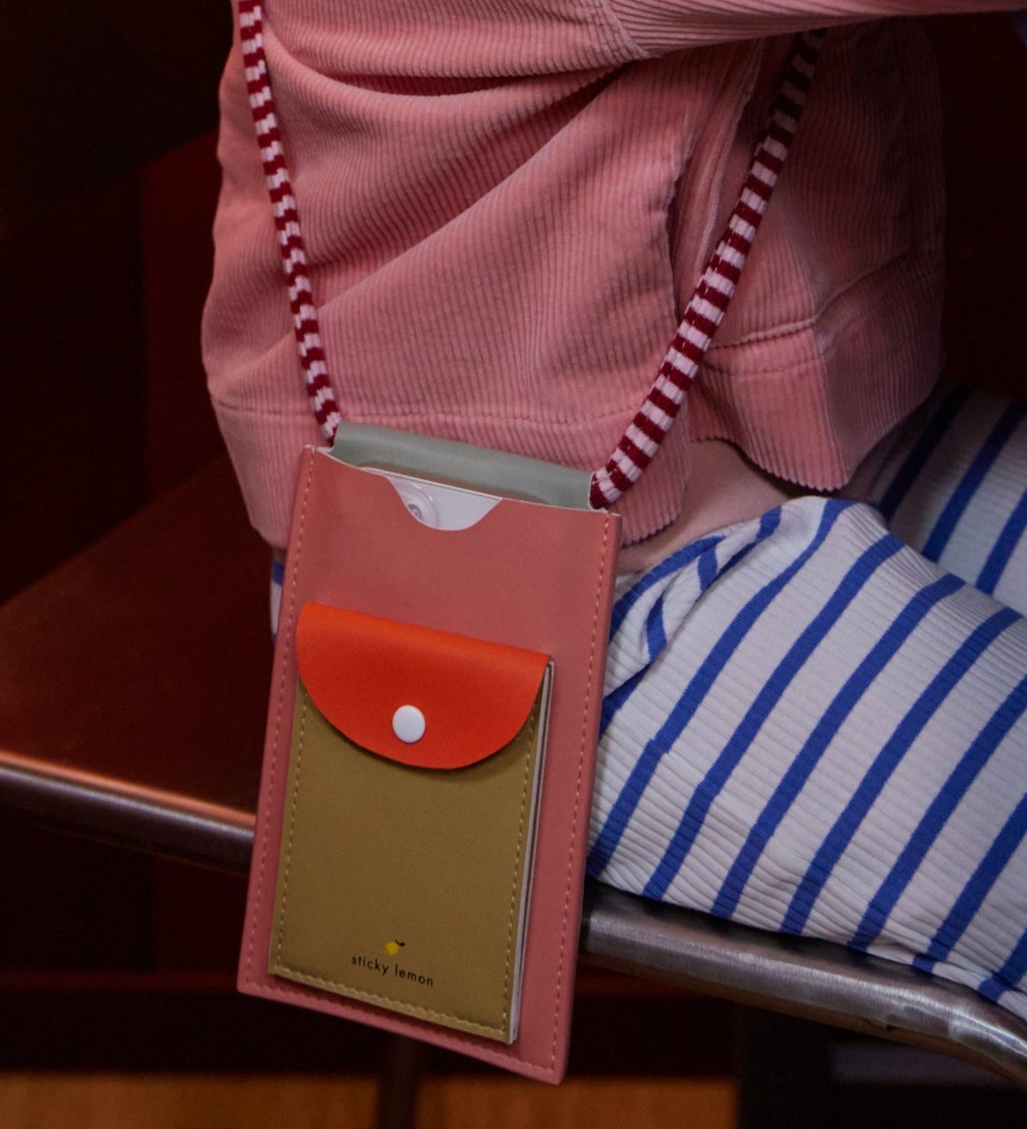 Kapsička na mobil STICKY LEMON Coral Pink | Stylové doplňky pro děti a ženy | Lavly.cz