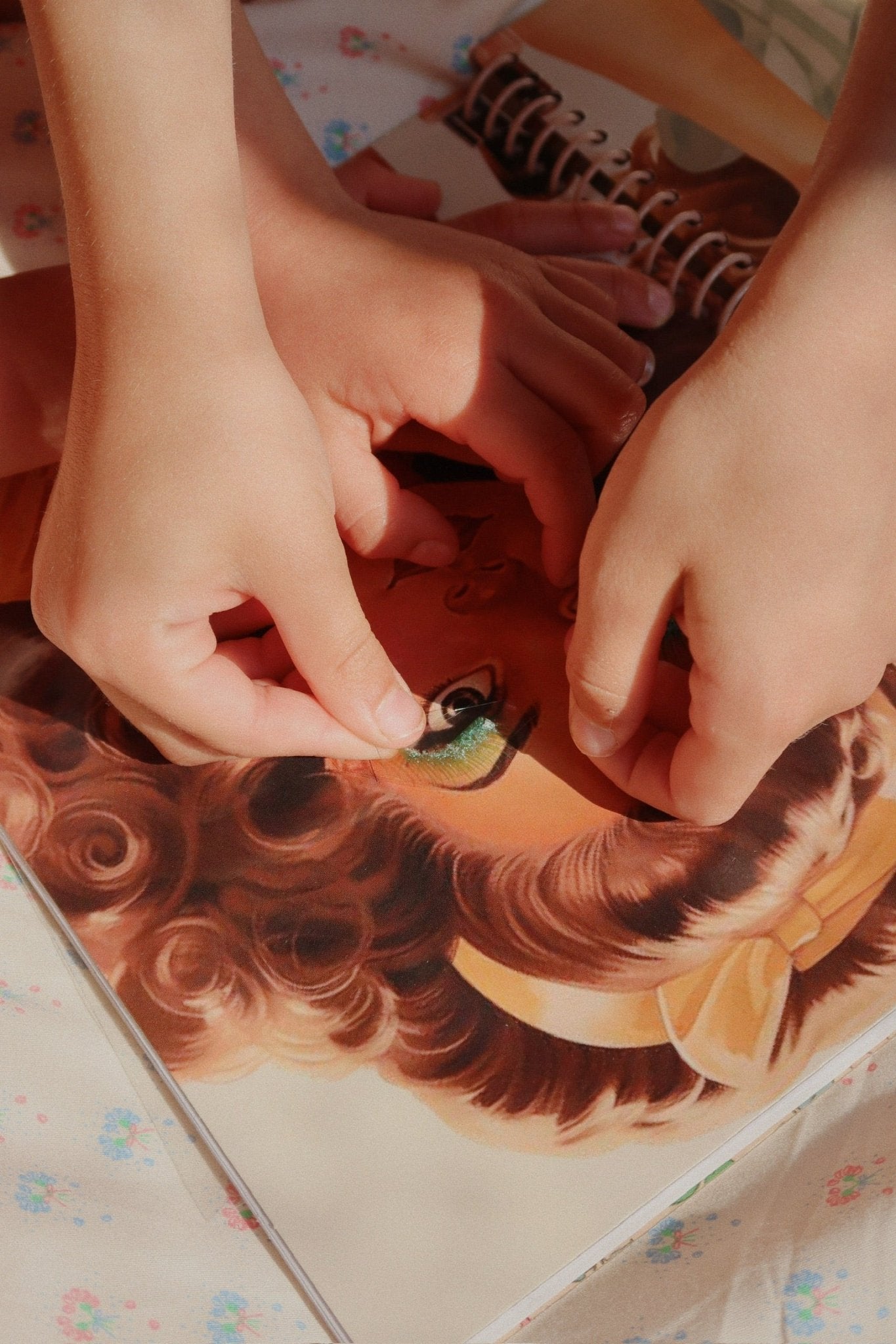 Knížka se samolepkami KONGES SLOJD Glam Me Up | Stylové doplňky pro děti a ženy | Lavly.cz