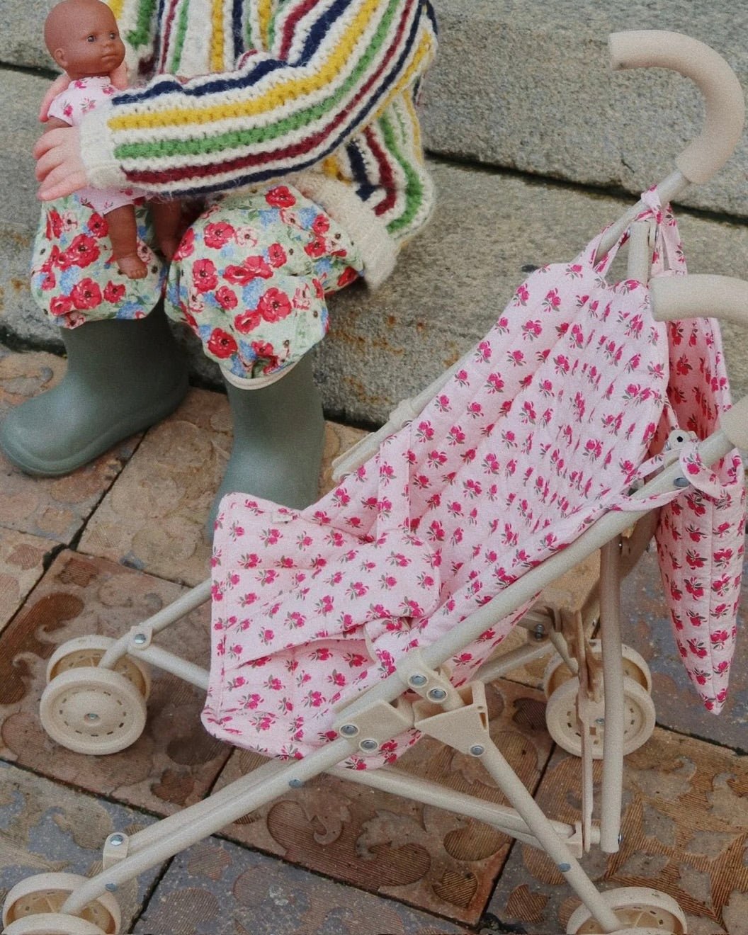 Kočárek pro panenky KONGES SLOJD Rosie Rose | Stylové doplňky pro děti a ženy | Lavly.cz