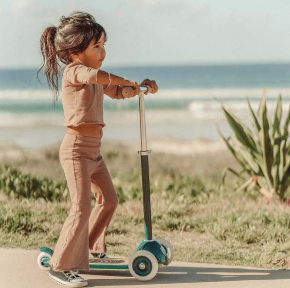 Koloběžka s košíkem BANWOOD Green | Stylové doplňky pro děti a ženy | Lavly.cz
