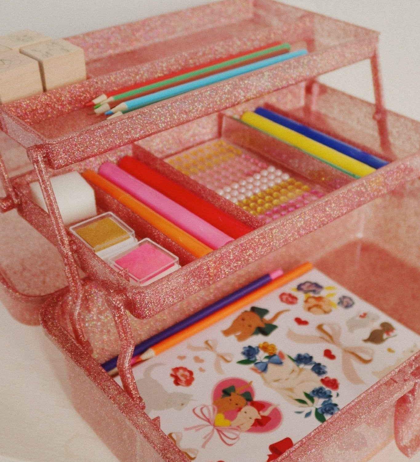 Kreativní kufřík na tvoření – organizér KONGES SLOJD Glitter Rose | Stylové doplňky pro děti a ženy | Lavly.cz