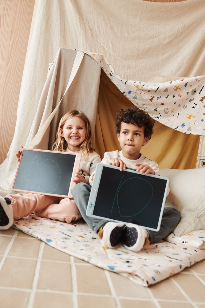 Kreslicí tablet LIEWOOD Zora 13,5" Around the World / Sandy | Stylové doplňky pro děti a ženy | Lavly.cz