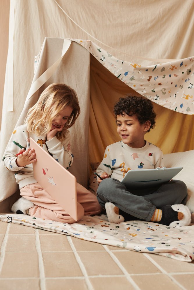 Kreslicí tablet LIEWOOD Zora 13,5" Around the World / Sandy | Stylové doplňky pro děti a ženy | Lavly.cz