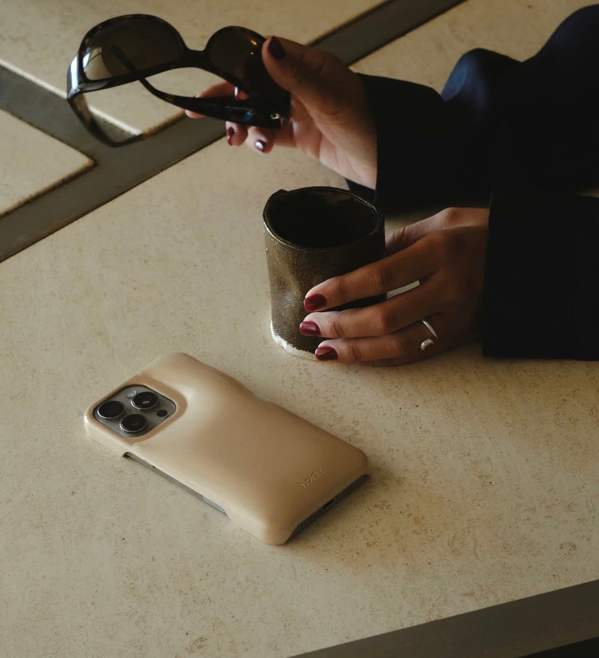 Kryt na iPhone HOLDIT Puffy Beige | Lavly.cz