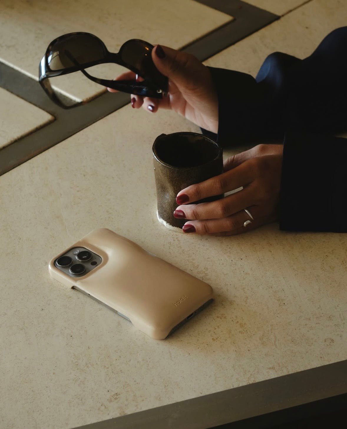 Kryt na iPhone HOLDIT Puffy Beige | Lavly.cz