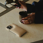 Kryt na iPhone HOLDIT Puffy Beige | Lavly.cz