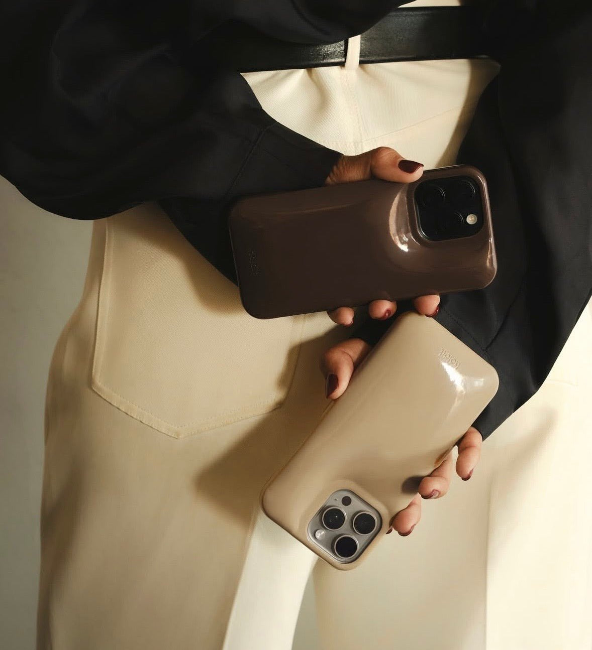 Kryt na iPhone HOLDIT Puffy Chocolate | Lavly.cz