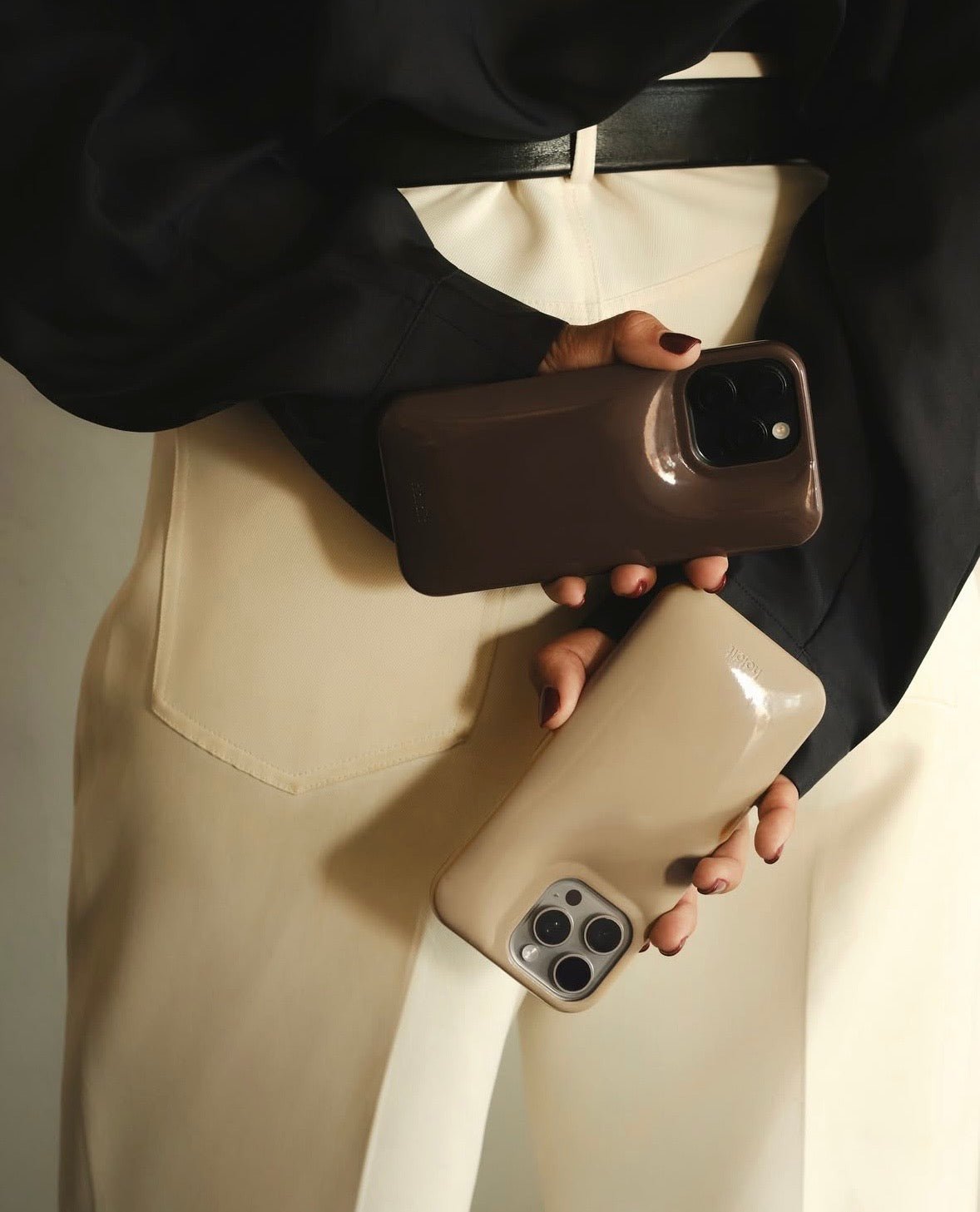 Kryt na iPhone HOLDIT Puffy Chocolate | Lavly.cz