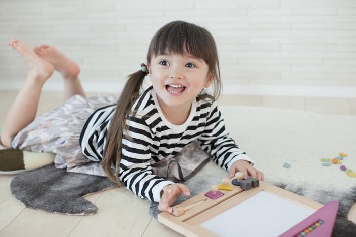 Magnetická kreslicí tabulka Oekaki Domeček s kočičkou | Stylové doplňky pro děti a ženy | Lavly.cz