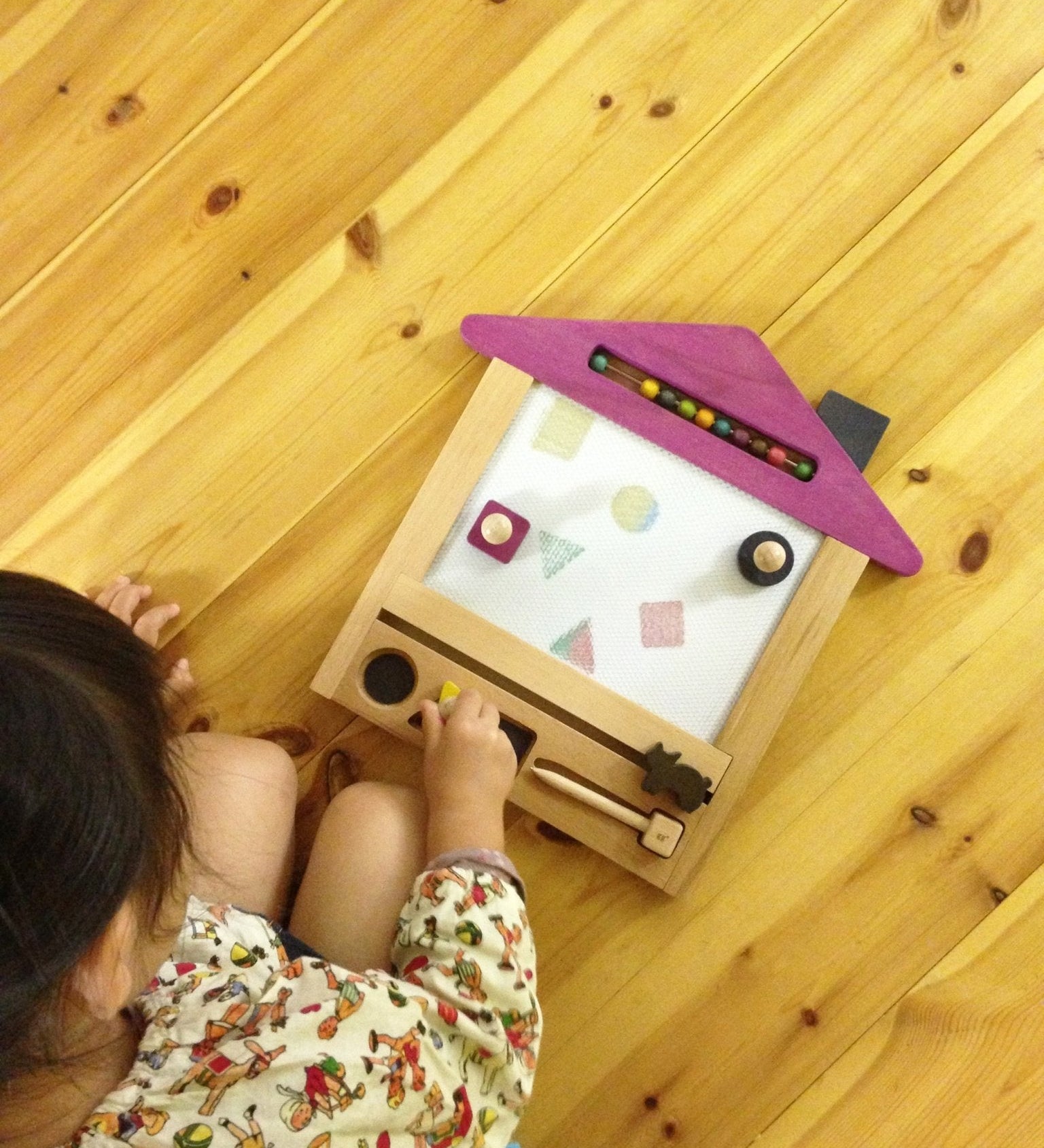 Magnetická kreslicí tabulka Oekaki Domeček s kočičkou | Stylové doplňky pro děti a ženy | Lavly.cz