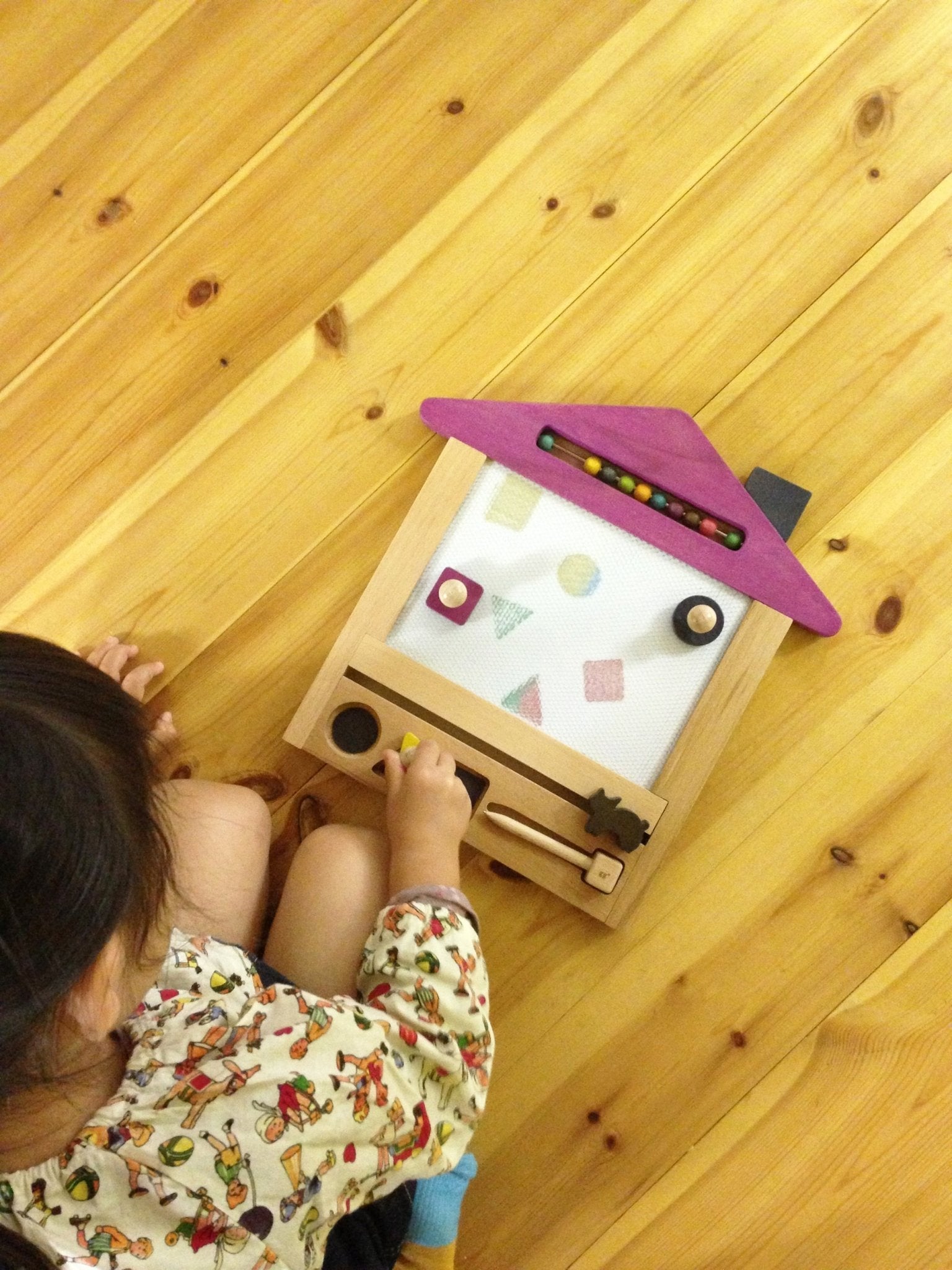 Magnetická kreslicí tabulka Oekaki Domeček s kočičkou | Stylové doplňky pro děti a ženy | Lavly.cz