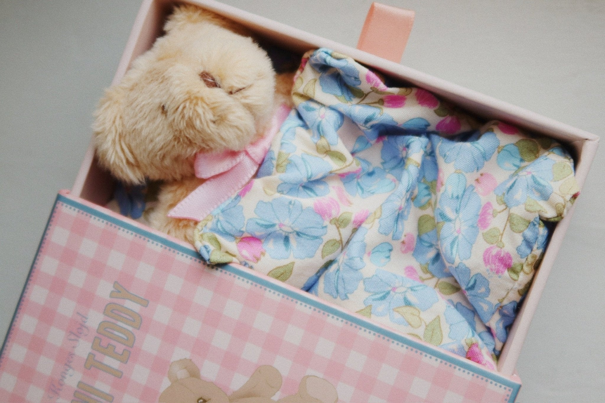 Medvídek v krabičce KONGES SLOJD Elise Bear | Stylové doplňky pro děti a ženy | Lavly.cz