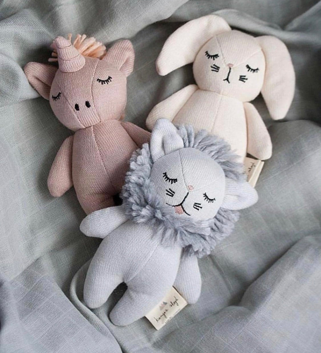 Měkké hračky / chrastítka KONGES SLOJD | Stylové doplňky pro děti a ženy | Lavly.cz