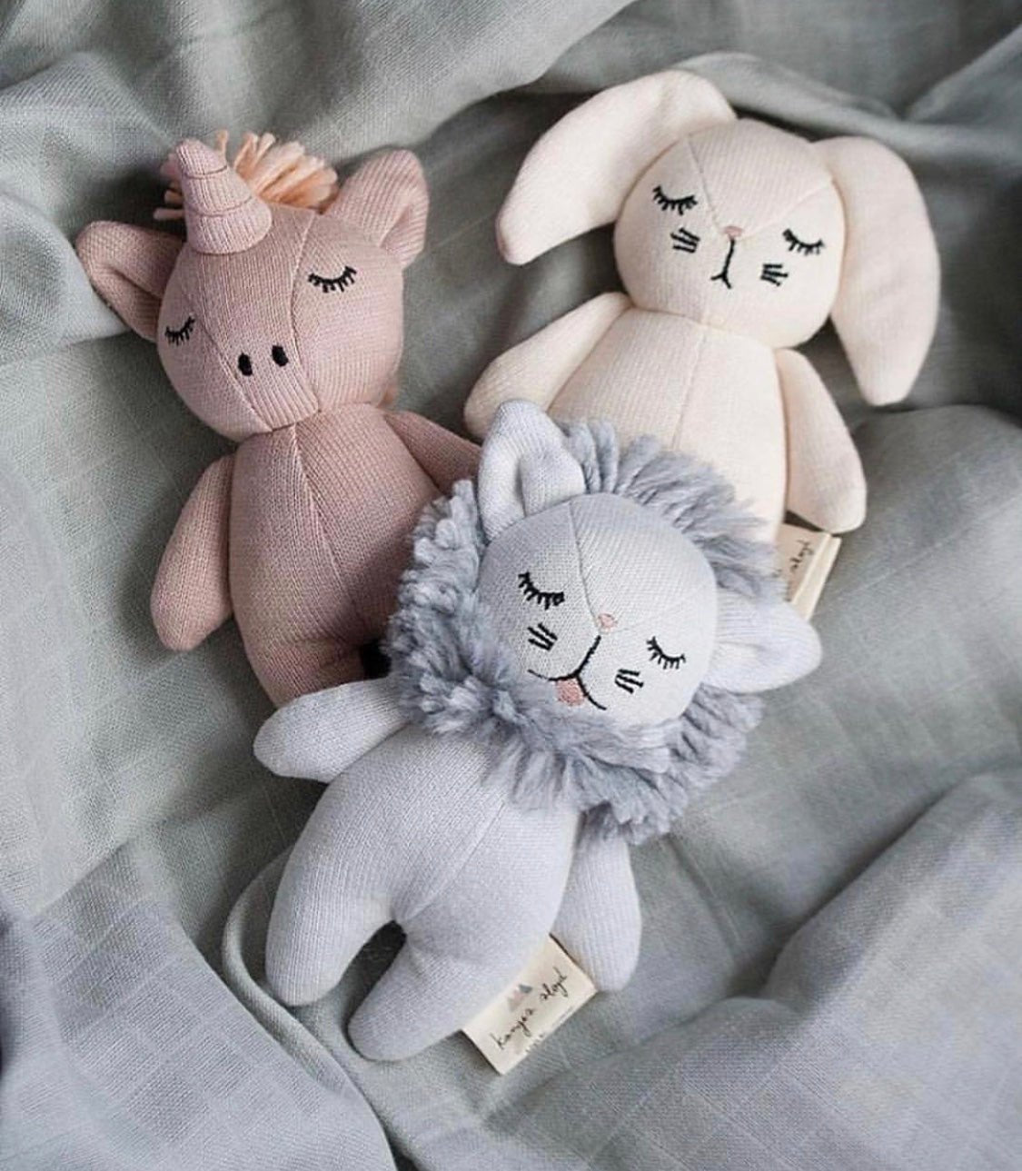 Měkké hračky / chrastítka KONGES SLOJD | Stylové doplňky pro děti a ženy | Lavly.cz