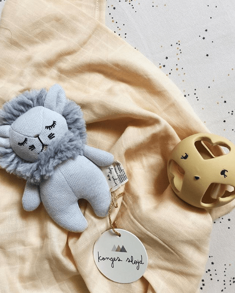 Měkké hračky / chrastítka KONGES SLOJD | Stylové doplňky pro děti a ženy | Lavly.cz