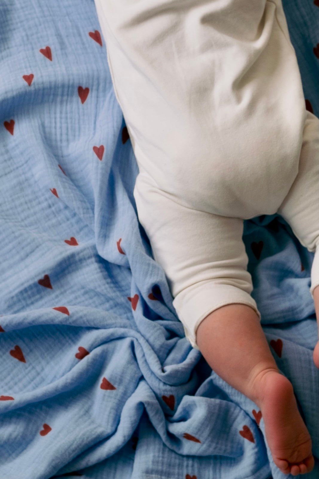 Mušelínová plena STUDIO NOOS Light Blue Hearts | Lavly.cz