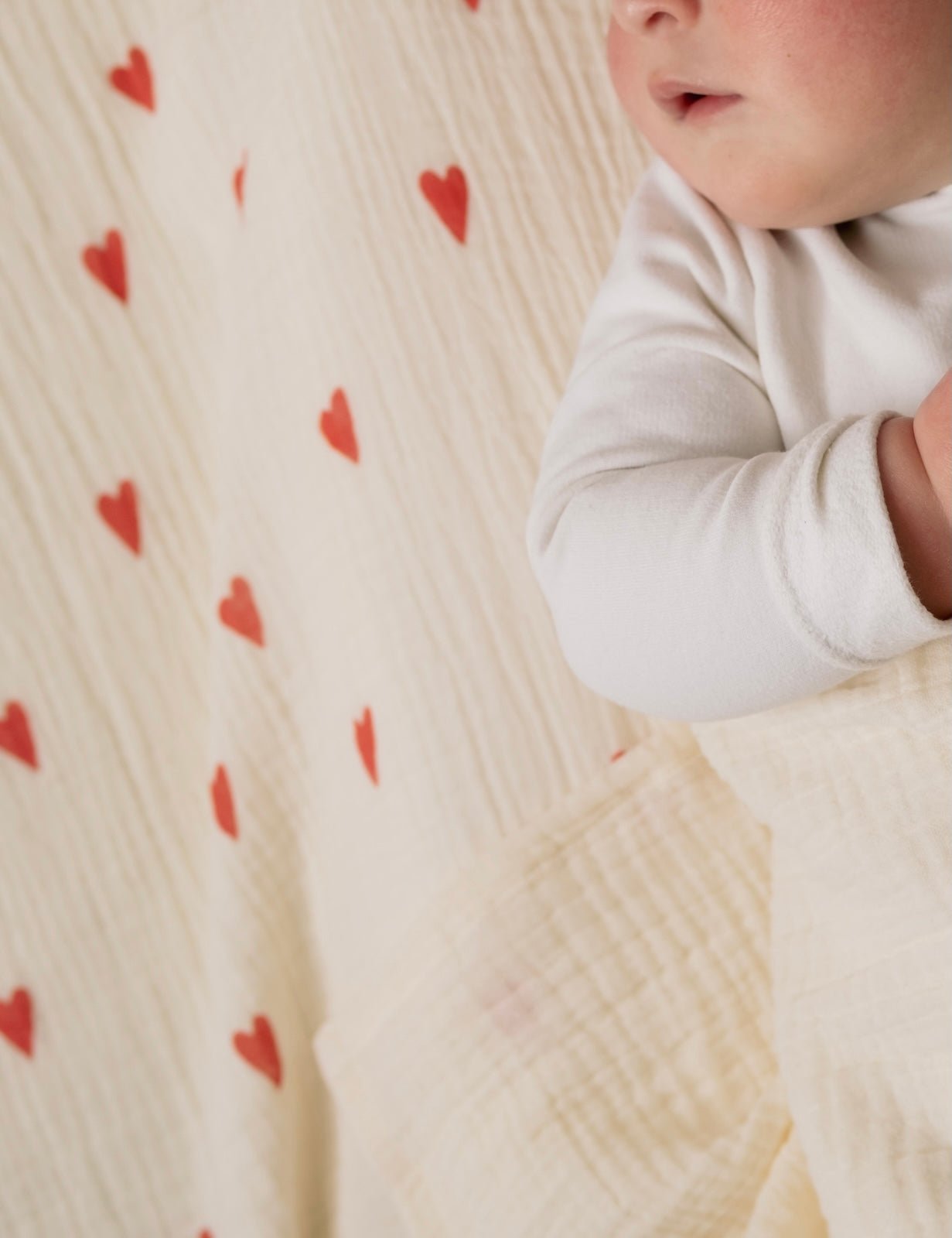 Mušelínová plena STUDIO NOOS Neutral Hearts | Lavly.cz