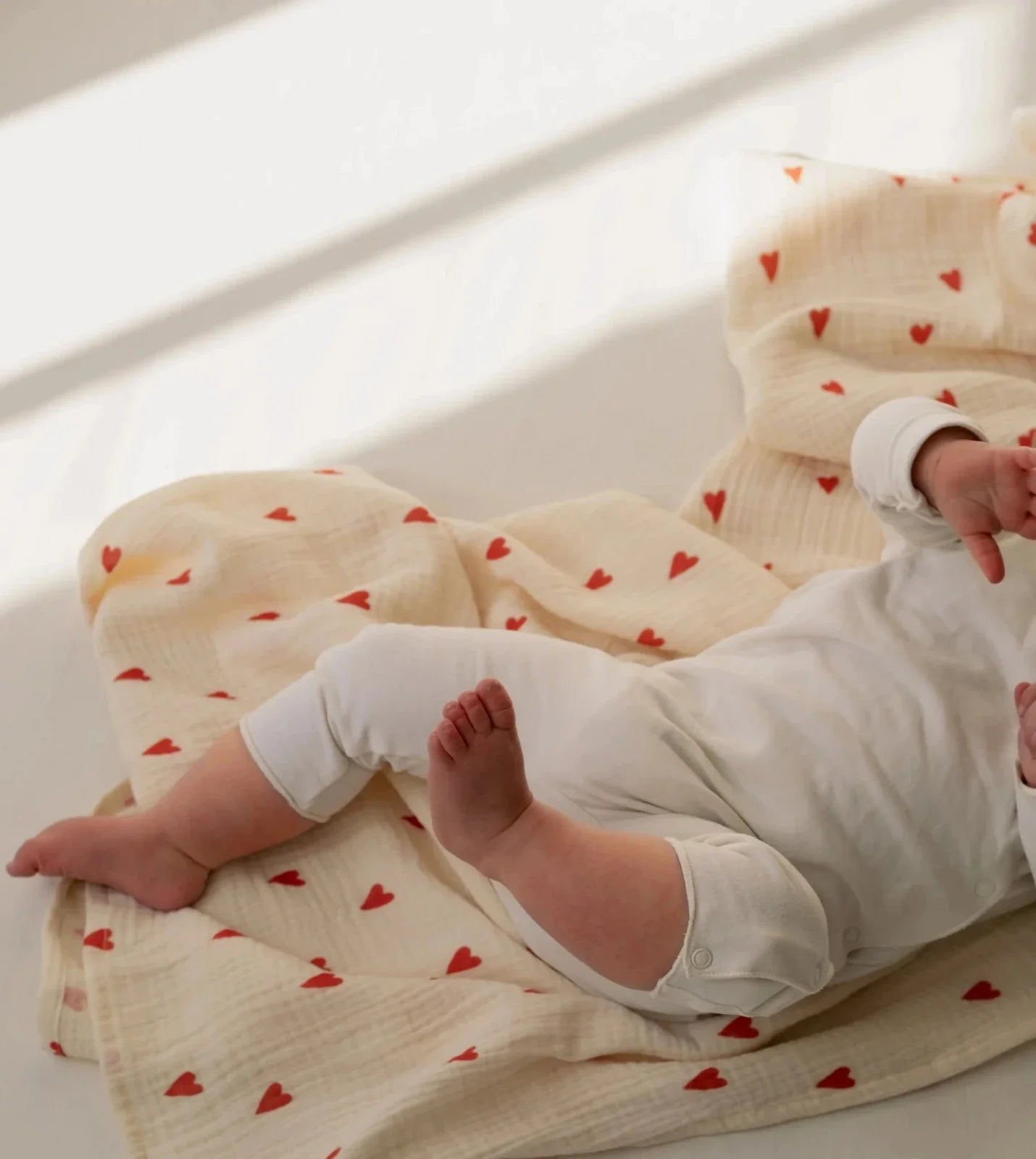 Mušelínová plena STUDIO NOOS Neutral Hearts | Stylové doplňky pro děti a ženy | Lavly.cz