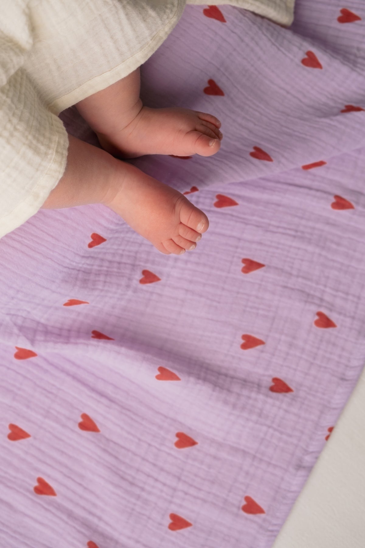 Mušelínová plena STUDIO NOOS Purple Hearts | Lavly.cz